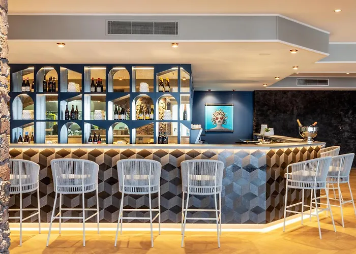 Отель Delta By Marriott